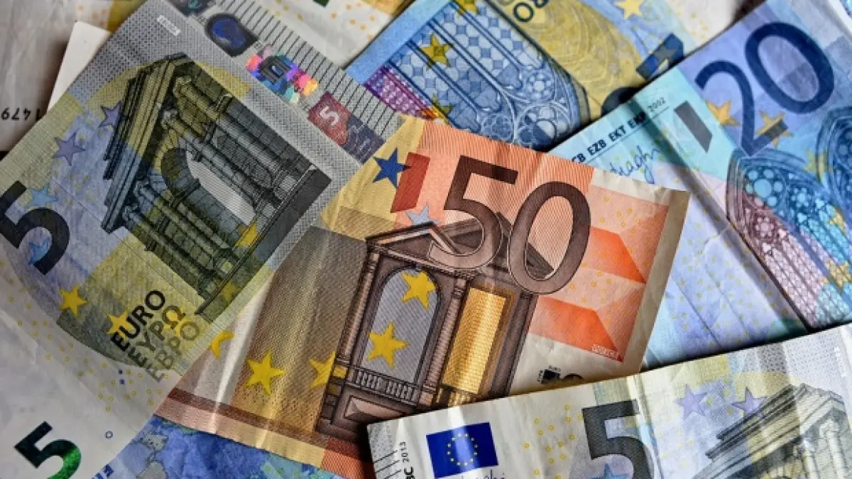 curs valutar euro continua sa creasca
