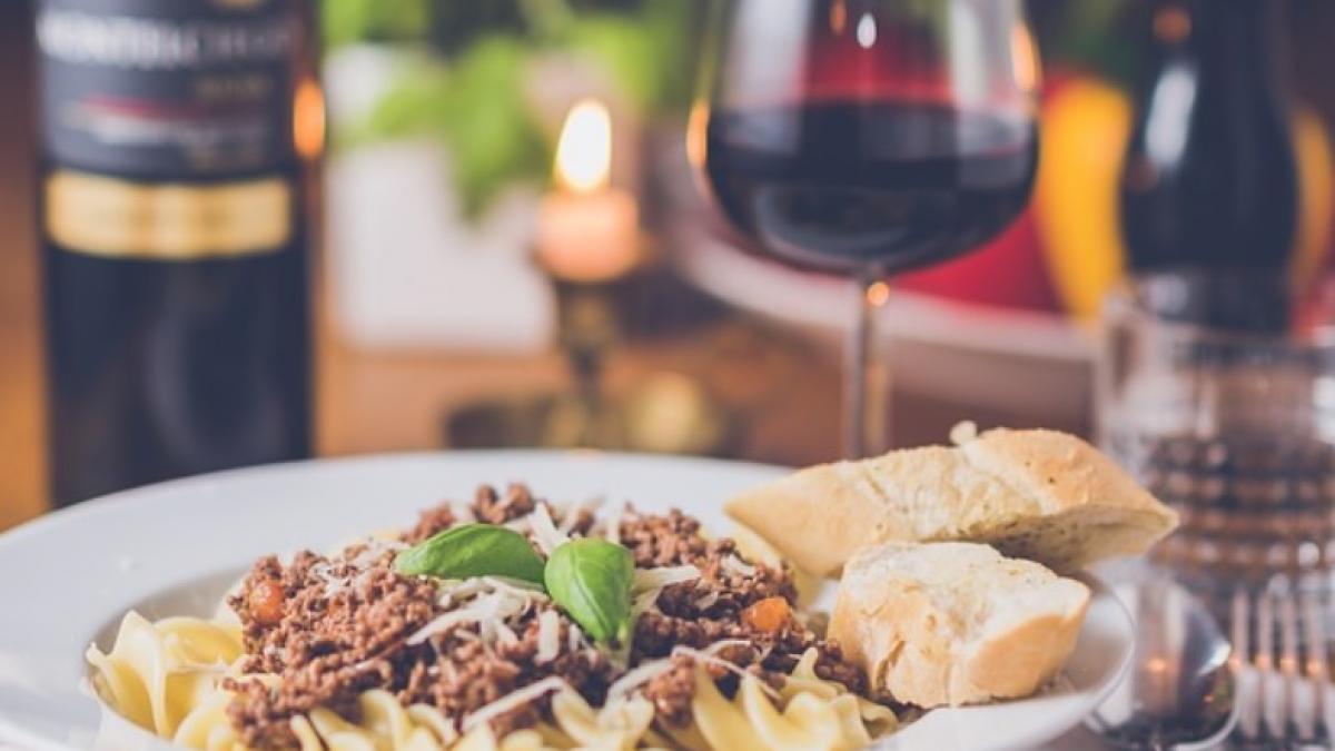 Ce se întâmplă în organism dacă bei alcool în timp ce mănânci