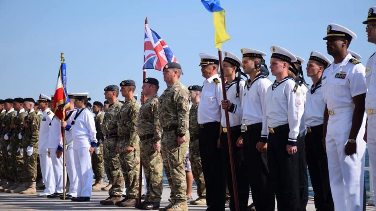 fluieraturi la ziua marinei klaus iohannis la ceremonie in plin razboi politic trebuie sa construim