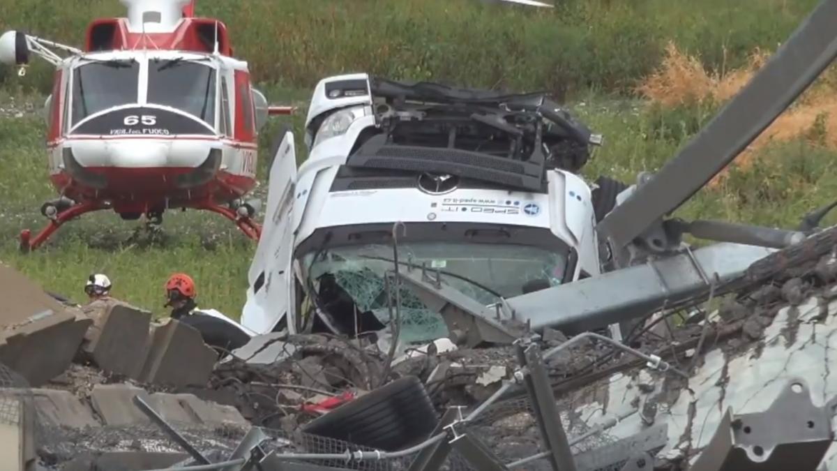 inca un roman a fost ranit dupa prabusirea podului din italia