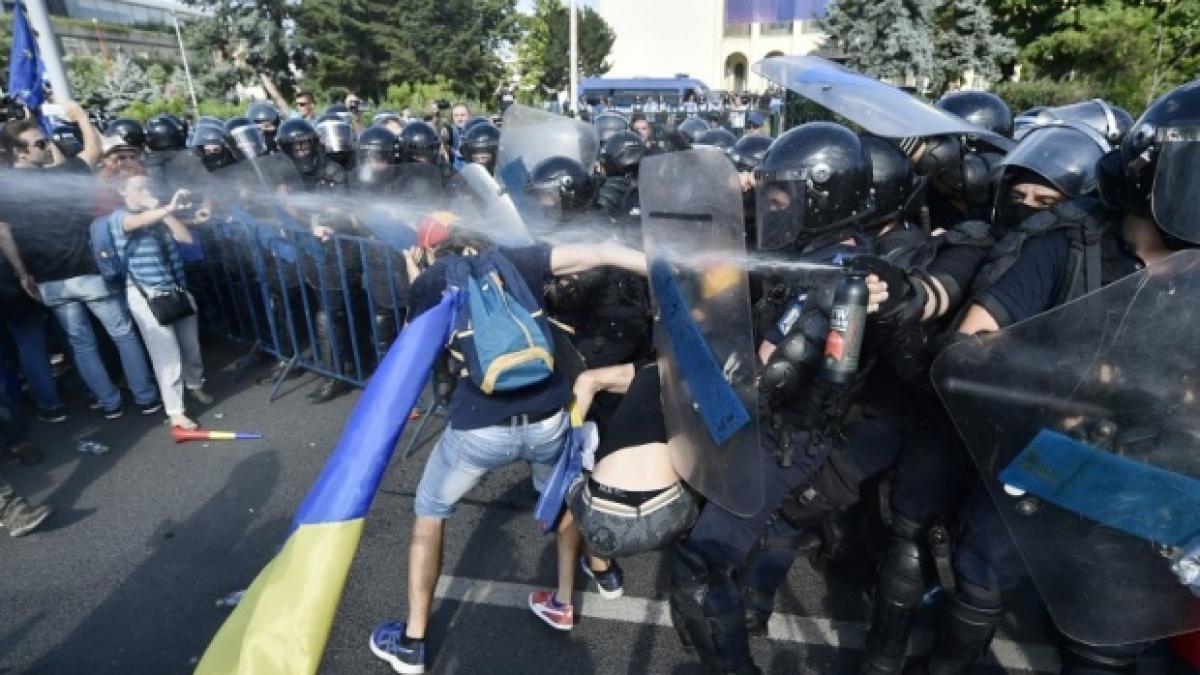 de ce a fost evacuata piata victoriei la mitingul de pe 10 august ce au gasit jandarmii intr o