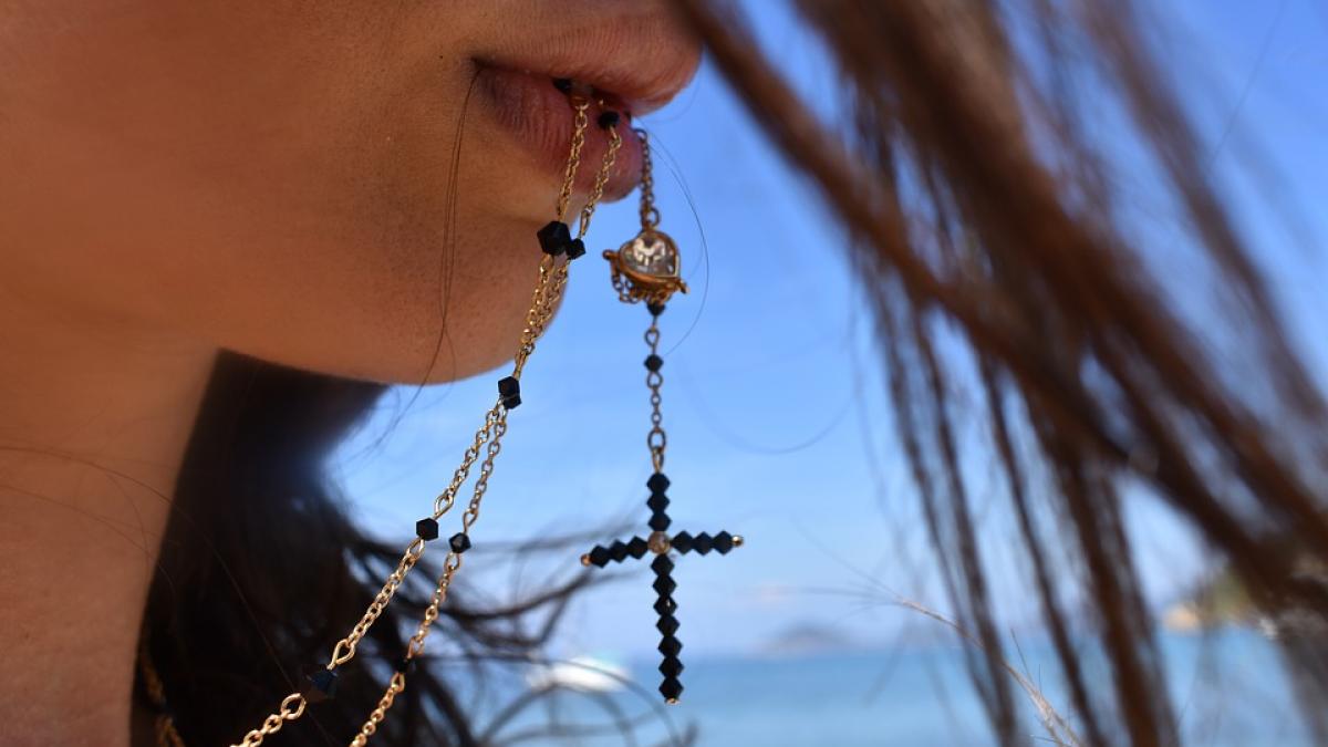 de la cine nu e bine sa primesti cruciulita drept cadou