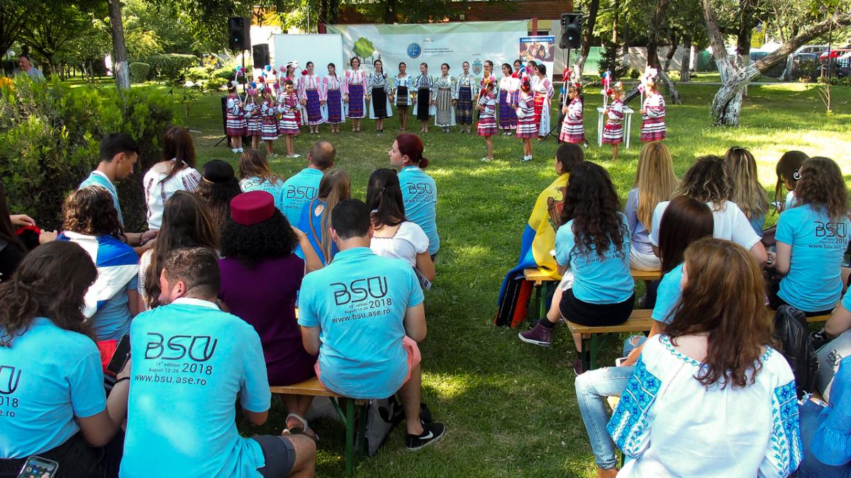 global village in gradina valorilor romanesti copiii talentati de la horezu au ridicat intreaga