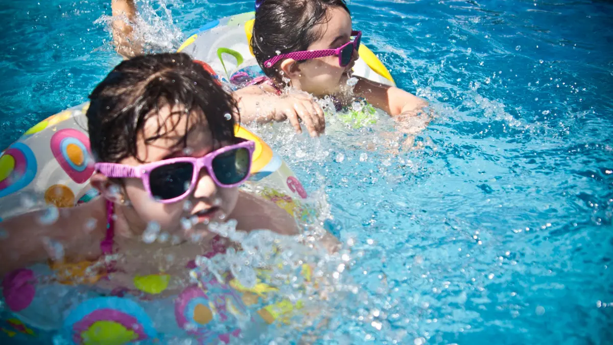 avertismentul facut de salvamari mare atentie daca mergi cu copii la piscina