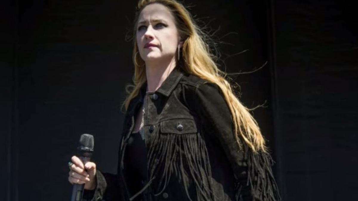 doliu in lumea artistica o indragita artista a murit la doar 43 de ani colegii de trupa spun ca s a