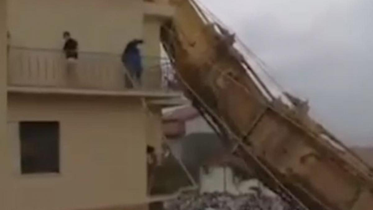 inca un incident grav in italia un turn de 25 de metri s a prabusit la o ceremonie dedicata