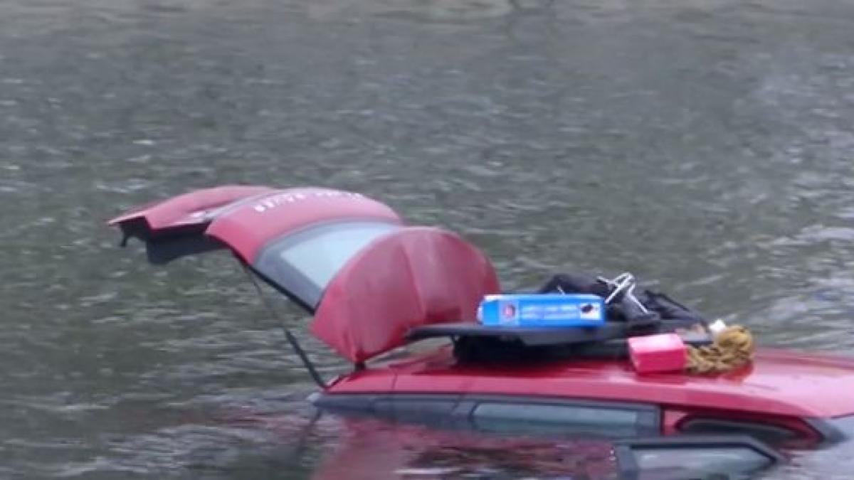 incident misterios in capitala trei oameni au cazut in dambovita