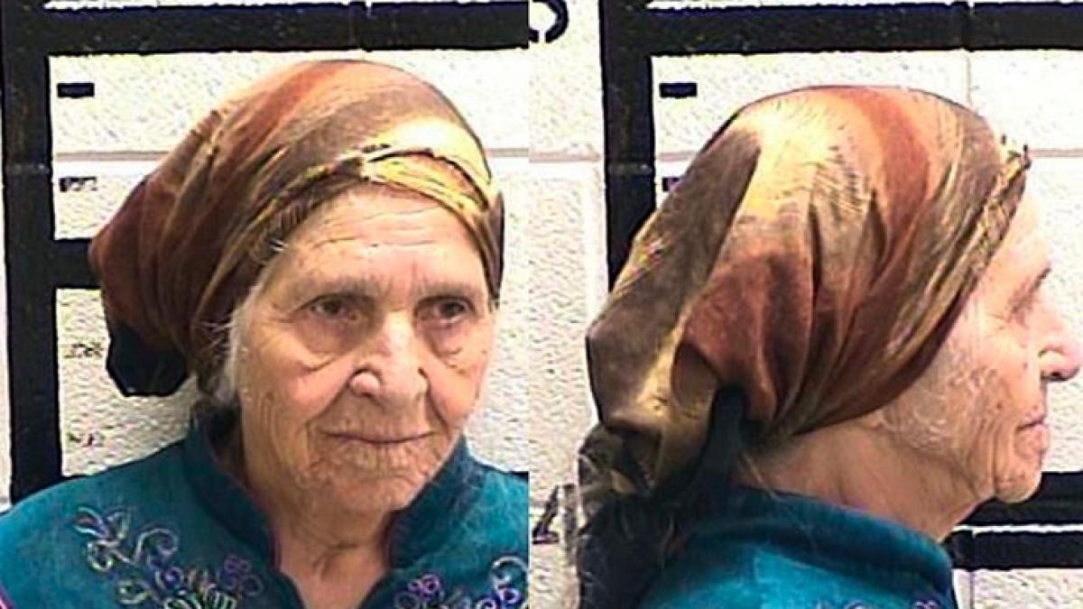 batrana in varsta de 87 de ani arestata de politisti pentru ca taia papadiile de pe marginea