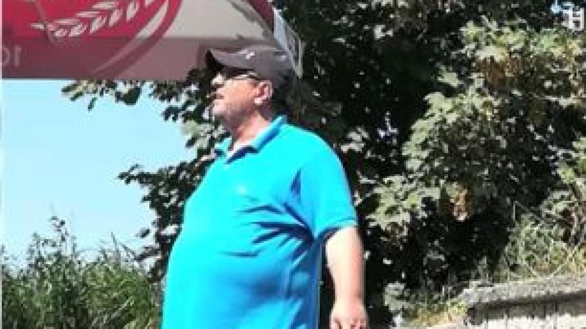 scene socante pe litoral patronul unui restaurant isi ameninta angajatii cu o curea