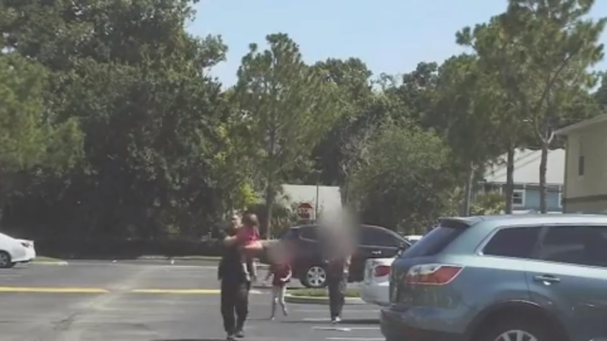 si a incuiat fetita in masina timp de 12 ore la temperaturi sufocante explicatia halucinanta a