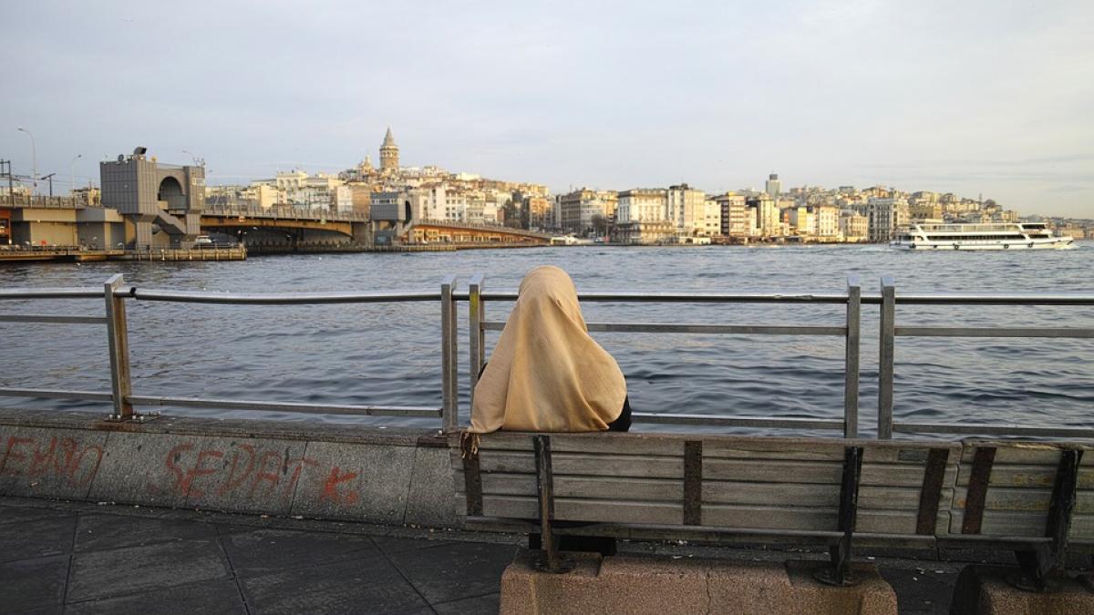 unei romance din turcia i a venit ideea sa dea o iconita cu maica domnului unei biserici imediat