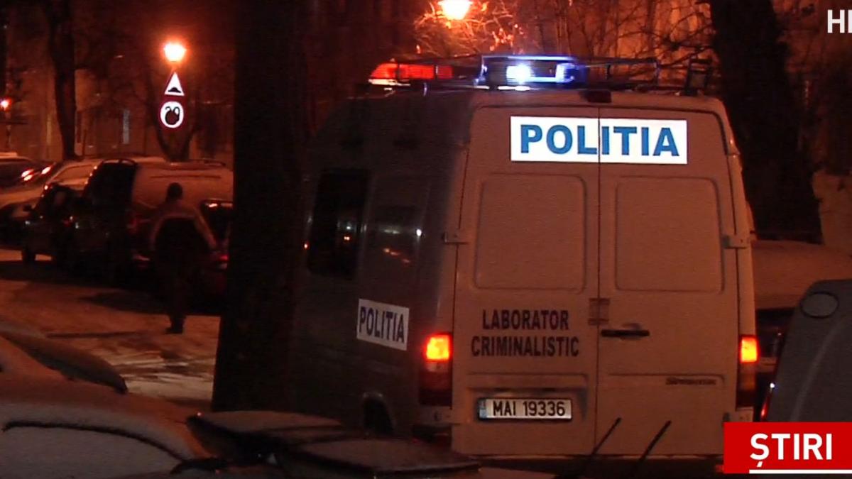 a vrut sa schimbe acoperisul casei si s a apucat de lucru cand a vazut ce era ascuns acolo a sunat