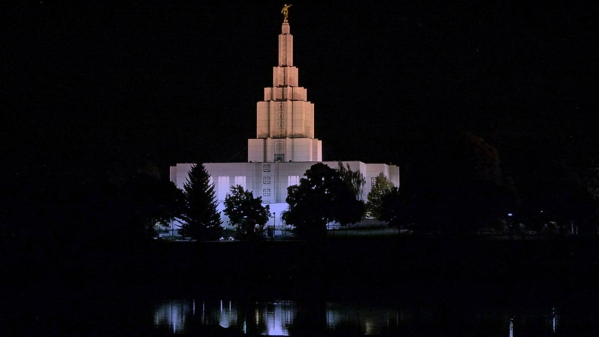 cerera facuta de liderul mormonilor a declarat ca dumnezeu i a comunicat aceasta schimbare