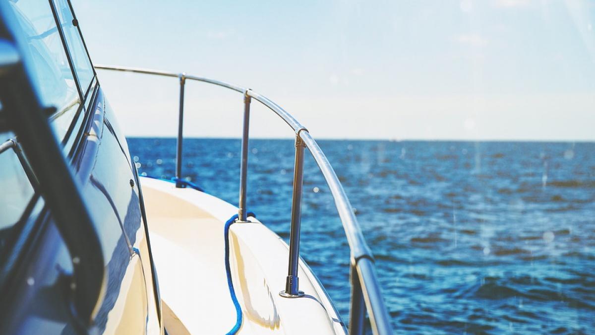 o ambarcatiune a explodat la costinesti cel putin o victima