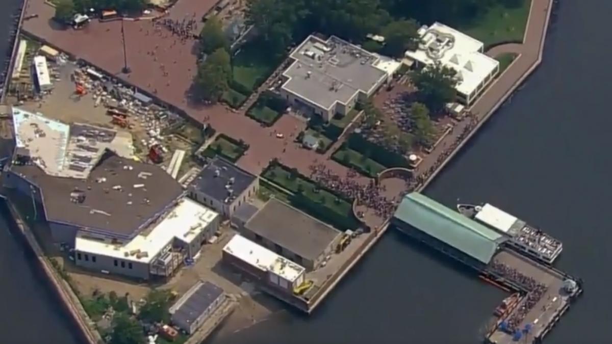 incendiu pe insula statuii libertatii din sua mii de vizitatori evacuati de urgenta video