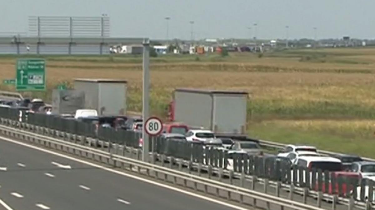 sute de moldoveni blocati la granita din cauza unor probleme tehnice