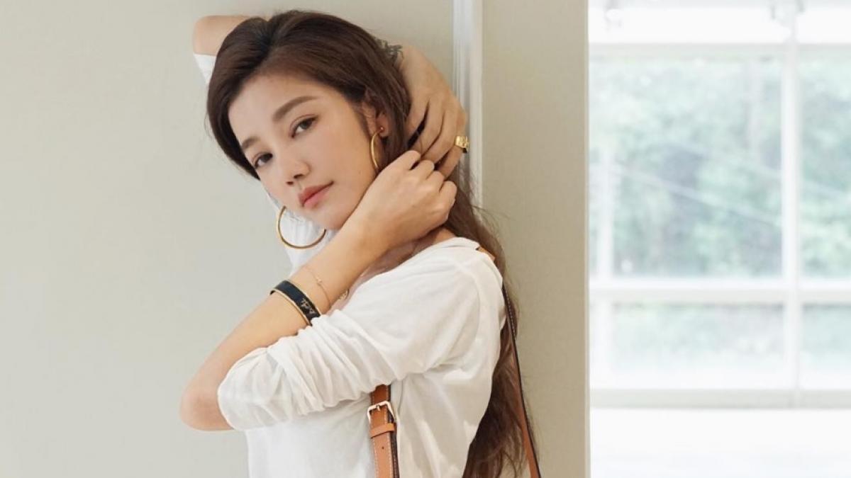 are 43 de ani dar arata de 20 ce rutina de ingrijire a pielii are femeia