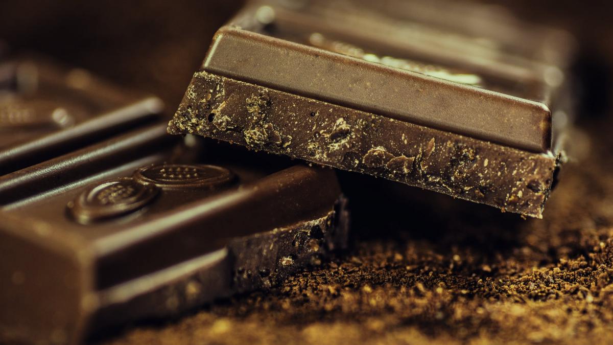 Cercetătorii spun că ciocolata, consumată în cantitate moderată, reduce riscul producerii unui infarct