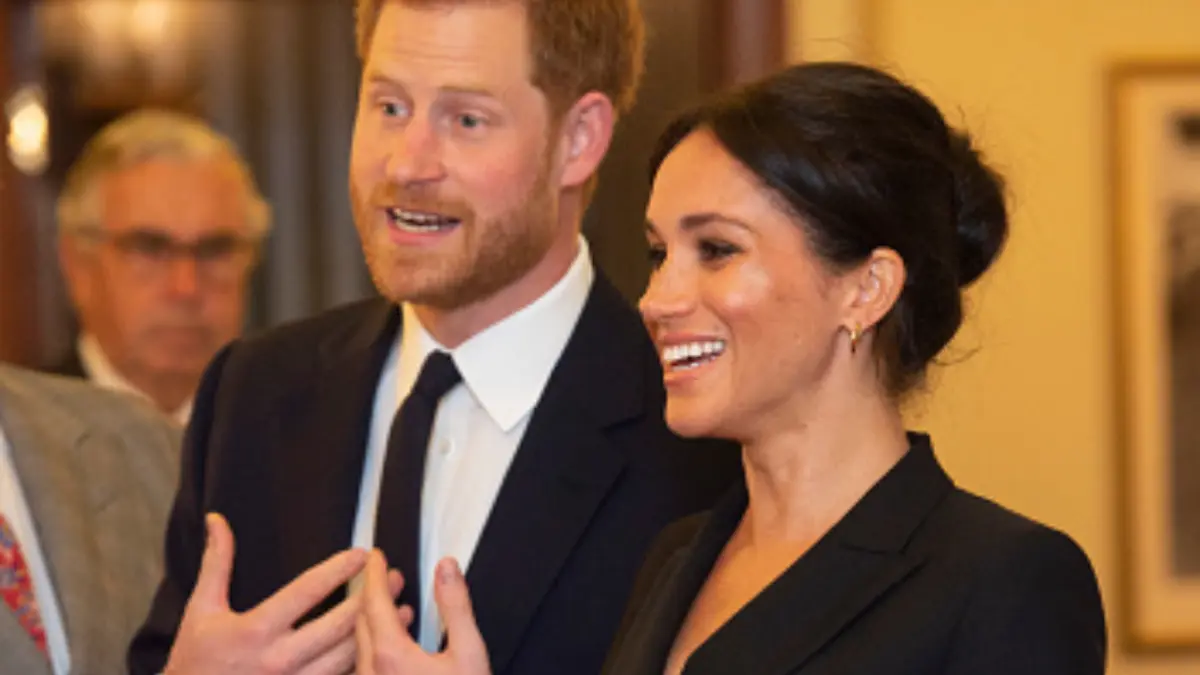 meghan markle a purtat o rochie mini la un eveniment caritabil cum a mai incalcat ea protocolul