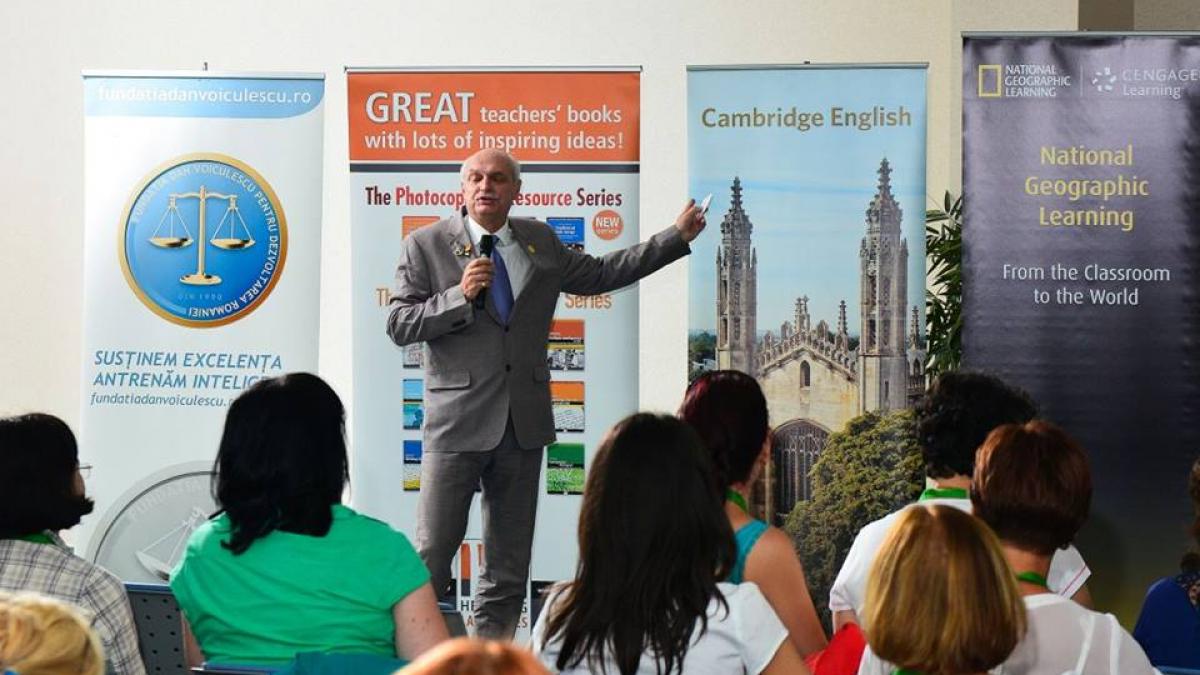 peste 400 de profesori participa la conferinta fischer international