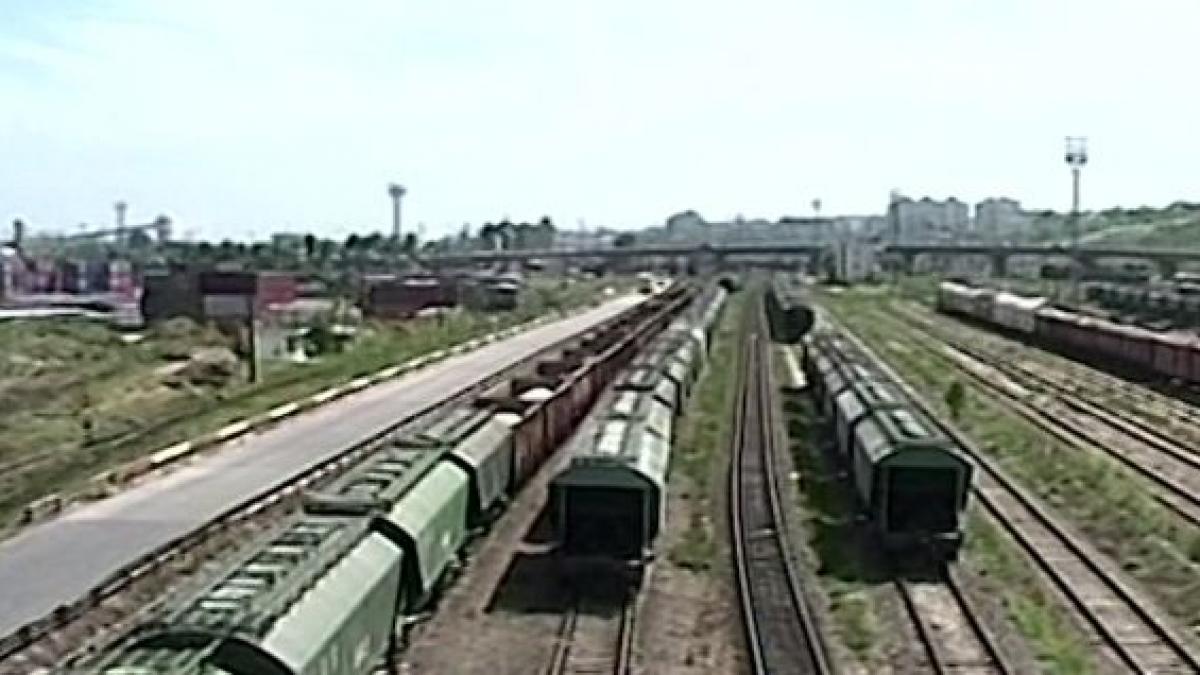 scandal pe calea ferata cfr marfa lasat fara curent de cfr infrastructura