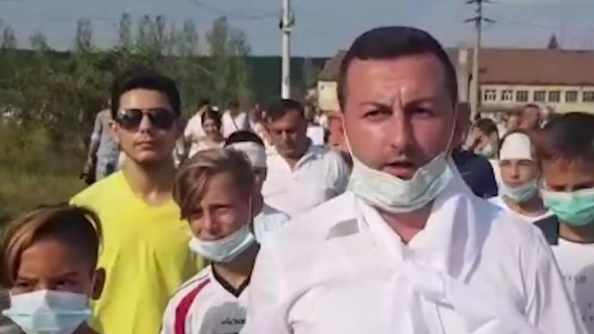 aproape 3 000 de oameni din orasul rovinari protesteaza fata de o decizie luata de guvern