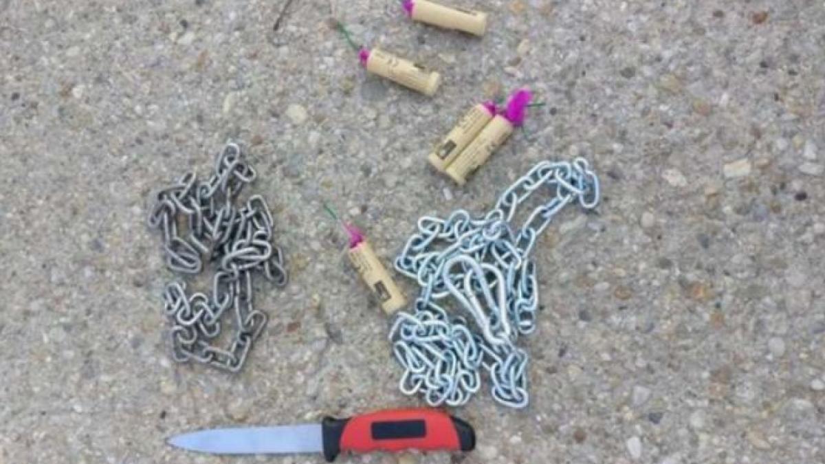 lanturi cutite si droguri gasite de jandarmi la suporterii dinamovisti care se deplasau la craiova