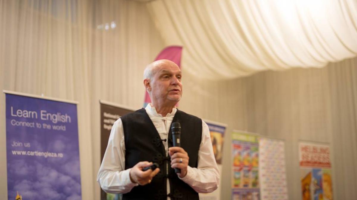 conferinta anuala a profesorilor de engleza manualele tiparite nu vor disparea dar implicarea