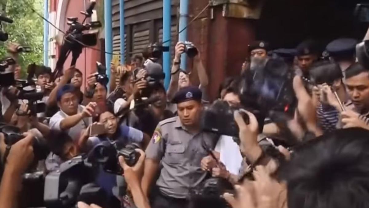 doi jurnalisti de la reuters au fost condamnati la sapte ani de inchisoare