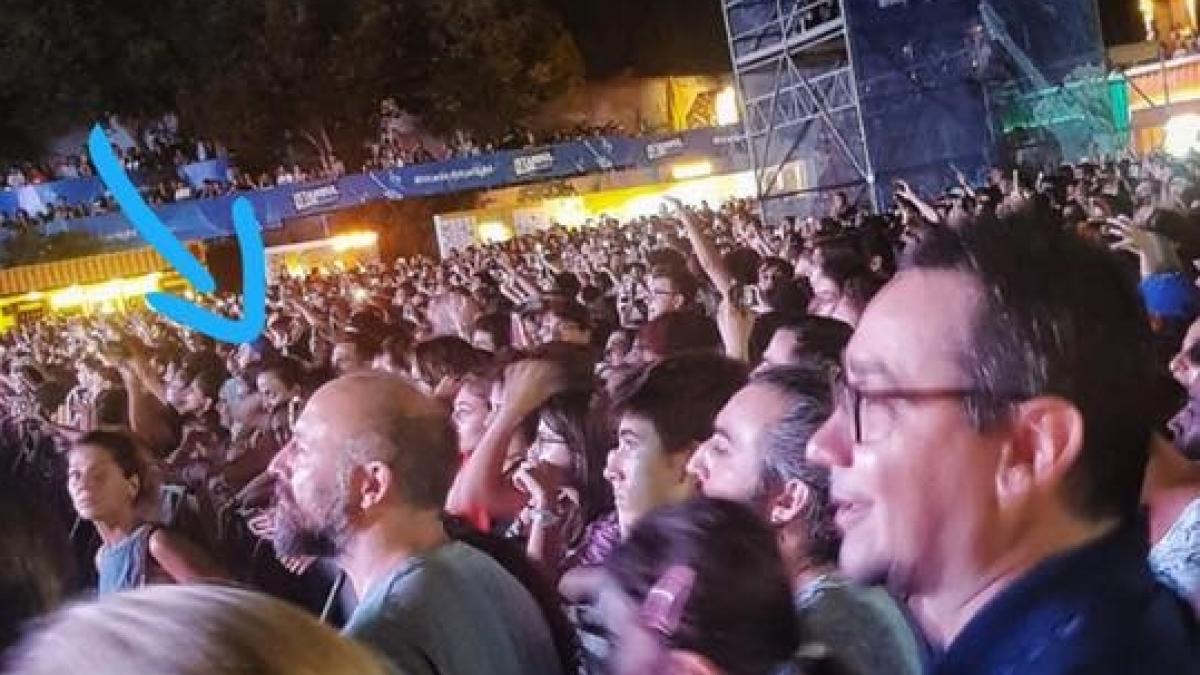 imagini incredibile cu victor ponta fostul premier alaturi de suleyman magnificul la un concert