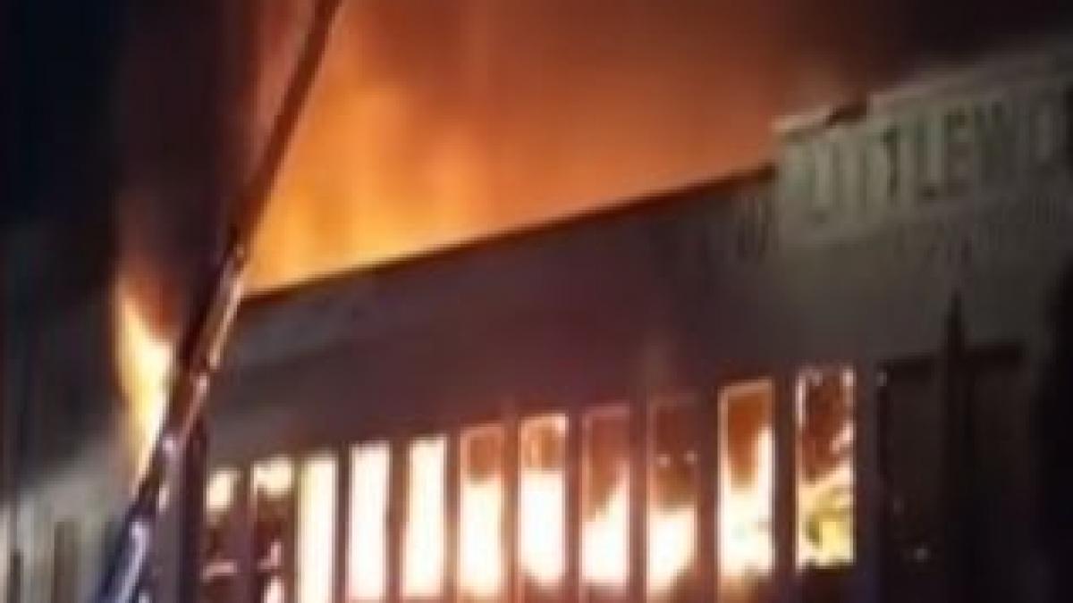 o cladire emblematica din liverpool afectata de un incendiu