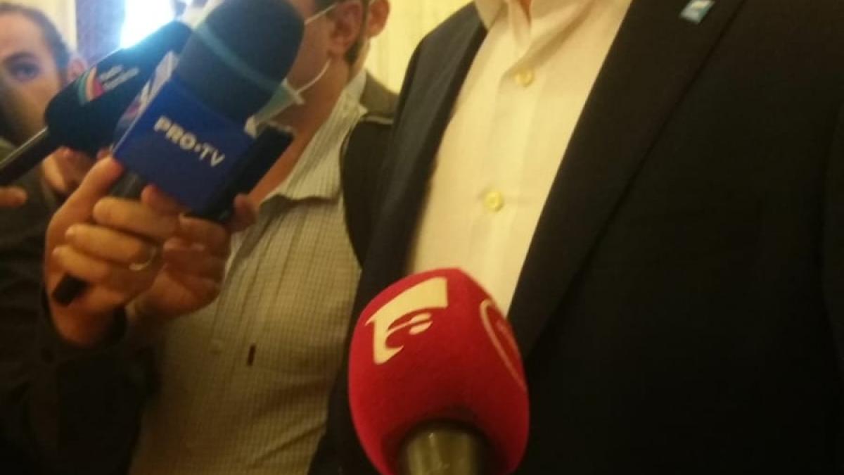 scandal in parlament deputatii usr au venit cu masti medicale in plen