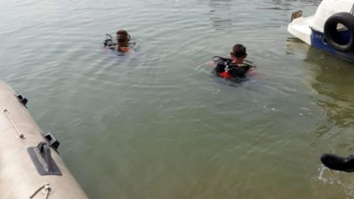 trupul neinsufletit al unei femei gasit plutind pe un lac din arad oamenii legii au deschis o