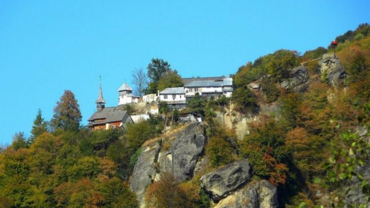 o femeie a murit in timp ce urca spre meteora romaniei de ce este cetatuia una dintre cele mai