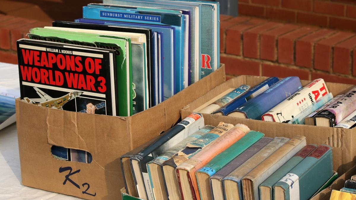 au decis sa faca o donatie unui second hand pachetul a fost lasat in fata magazinului dupa care