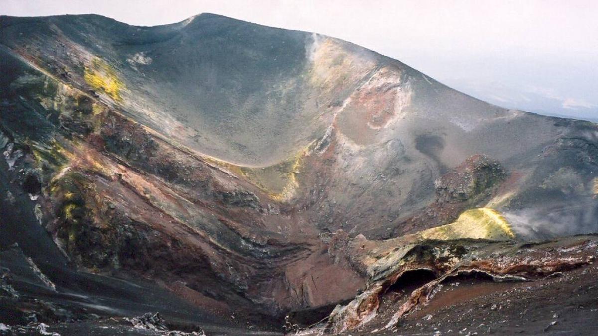 explozii puternice la vulcanul etna