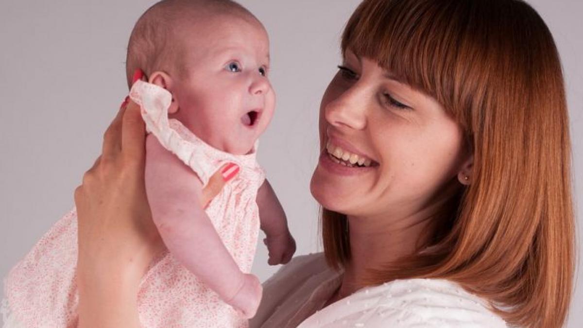 scandal urias pe indemnizatiile pentru mame statul a taiat banii mamelor care isi luau salariile pe