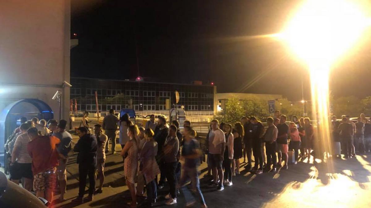 blocaj pe aeroportul otopeni s au format cozi uriase la aparatele de taxat parcarea