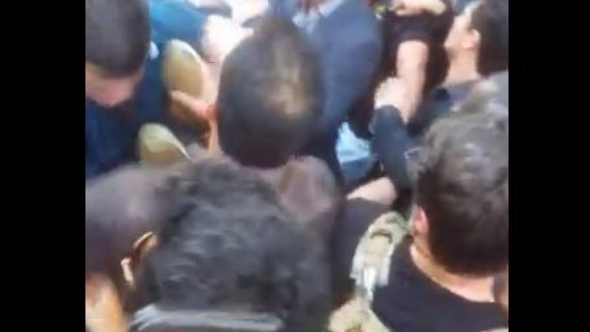 momentul in care principalul candidat la alegerile prezidentiale din brazilia este injunghiat in