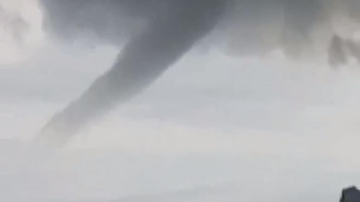 o tromba marina spectaculoasa a fost surprinsa in marea neagra video