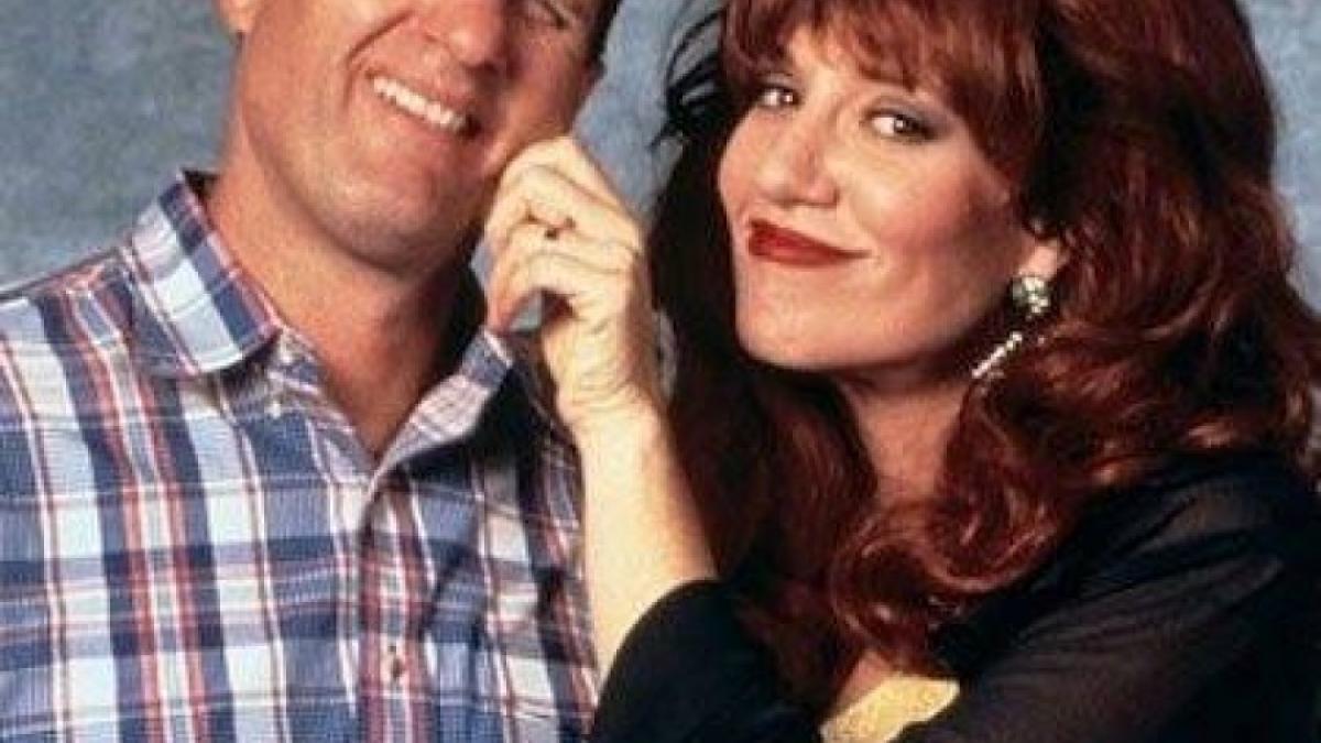 video ti o mai amintesti pe peggy din familia bundy are 64 de ani dar arata fabulos