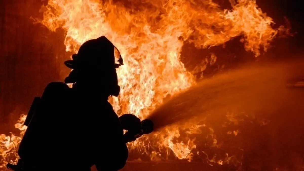 incendiu de proportii in pitesti o persoana a murit