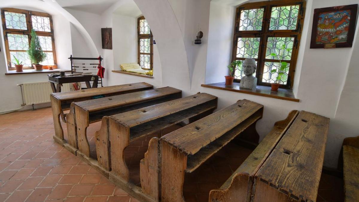 prima zi de scoala cum arata prima sala de clasa din cea mai veche scoala romaneasca