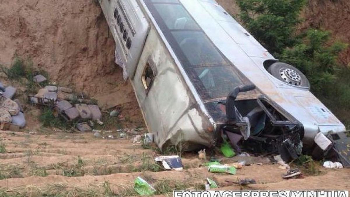 cel putin 45 de persoane au murit in india dupa ce un autobuz a cazut intr o prapastie
