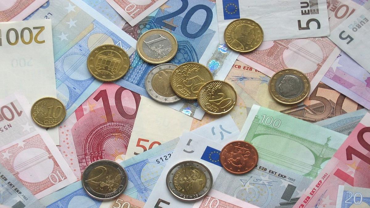 curs valutar euro a crescut fata de nivelul zilei de marti