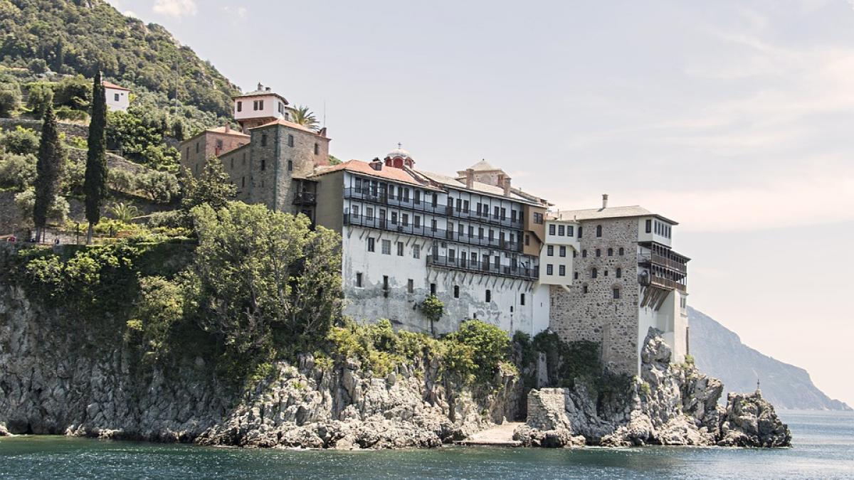 un pustnic din muntele athos nu purta niciodata asta asupra ta nici nu ti inchipui ce rau poate