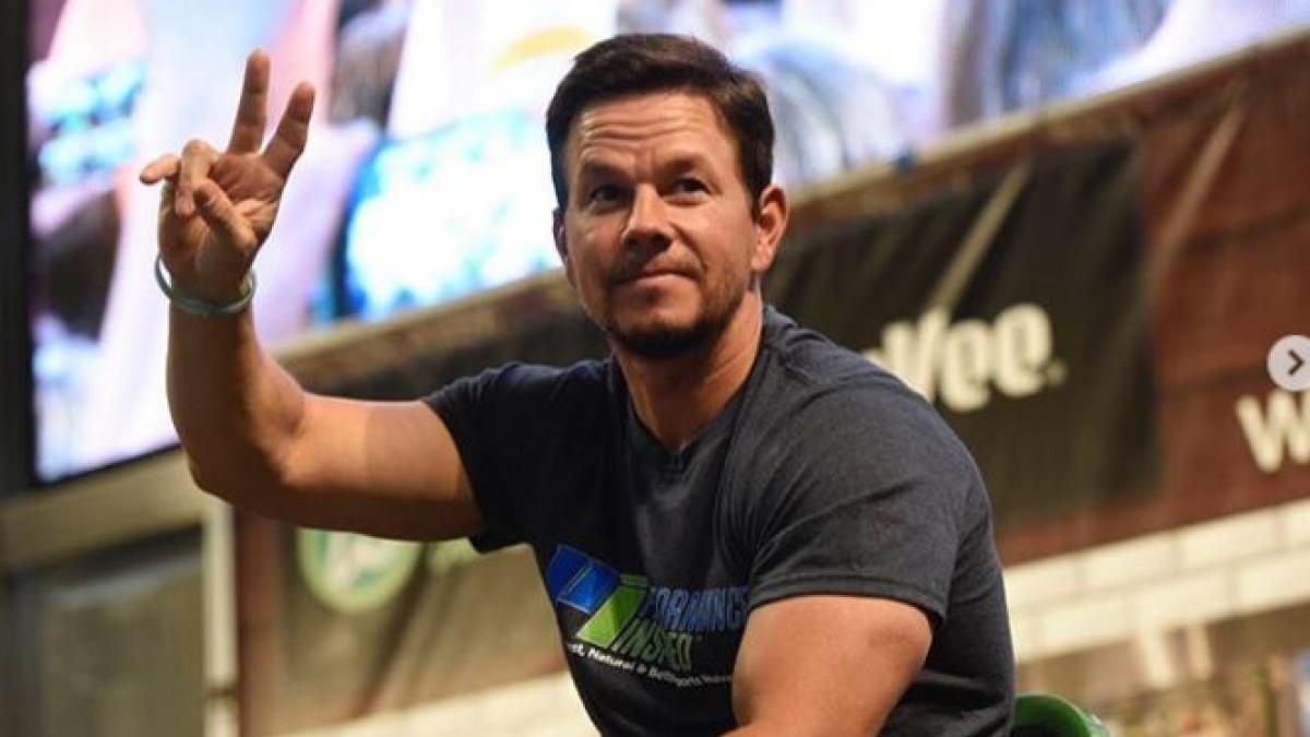 actorul mark wahlberg are un program pe care il respecta cu sfintenie se trezeste zilnic la 2 30 si