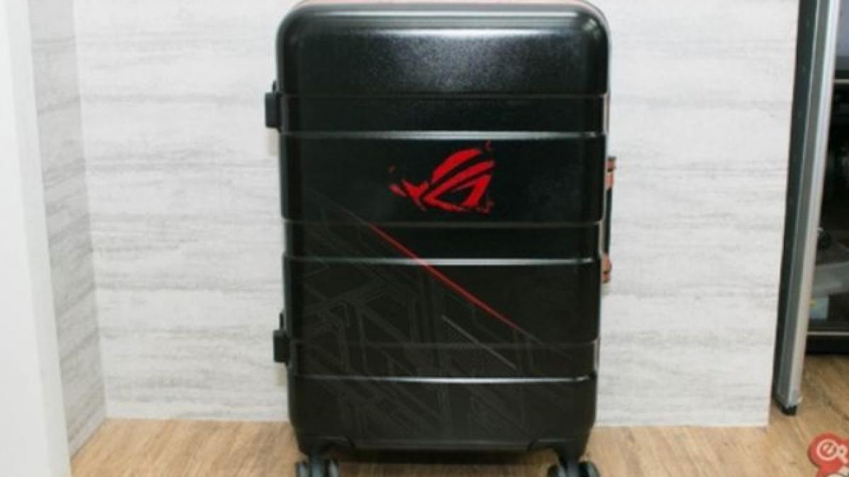 o companie livreaza un model de smartphone intr o valiza imensa motivul pentru care face asta