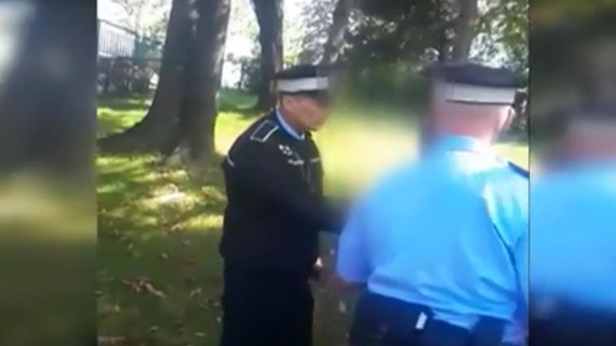 politistul local care a batut un minor in parcul ior va fi cercetat disciplinar