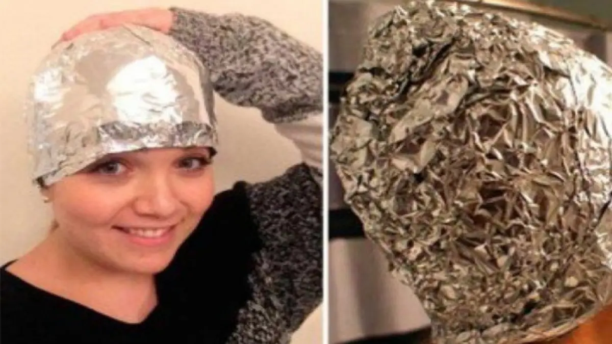 truc genial si a pus folie de aluminiu pe par dupa ce si a spalat parul trebuie sa vezi ce lucru